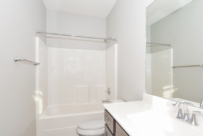 Building Photo - 2004 Oliver Dr