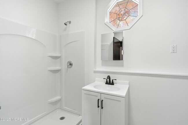 Building Photo - 218 Holly Ave