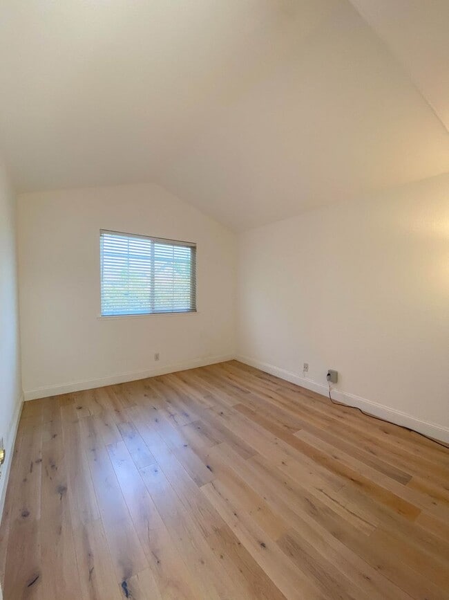 Building Photo - Amazing Downtown Campbell Location * Hardw...