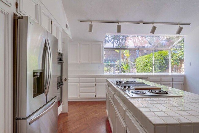 Building Photo - 26721 Sierra Vista