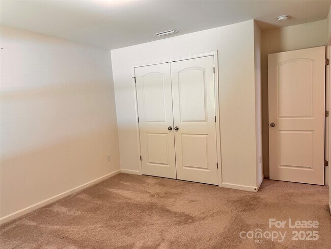Building Photo - 5125 Saddleback Dr