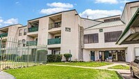 Building Photo - 2826 S Bartell Dr