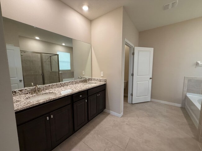 Building Photo - 3 Bedroom 2.5 Bath Single Family Home Promenade Estates