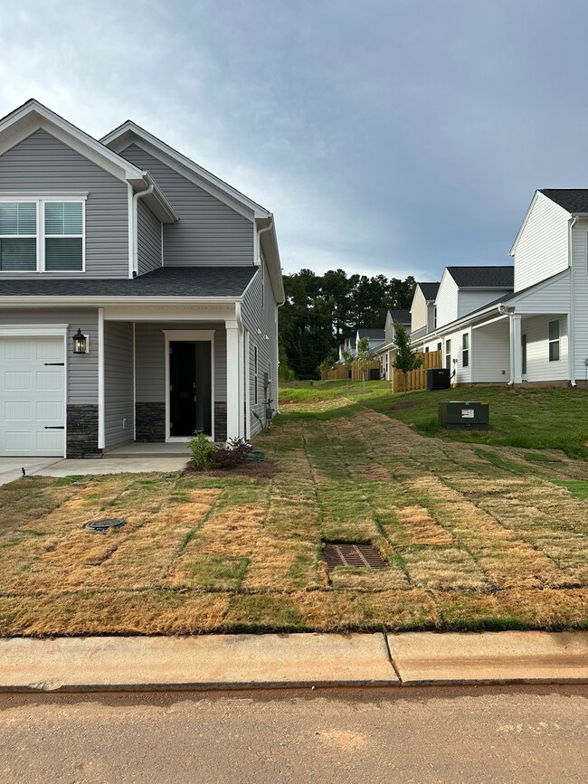 Building Photo - 213 Boneset Dr