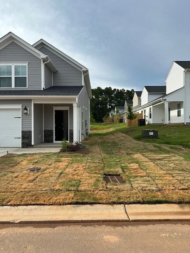 Building Photo - 213 Boneset Dr