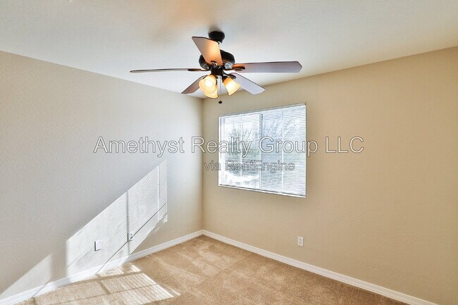 Building Photo - 11706 W Sunnyside Dr