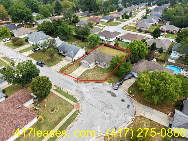 Building Photo - 834 S Duke Ave