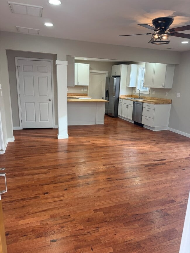 Building Photo - 520 Virginia Ave