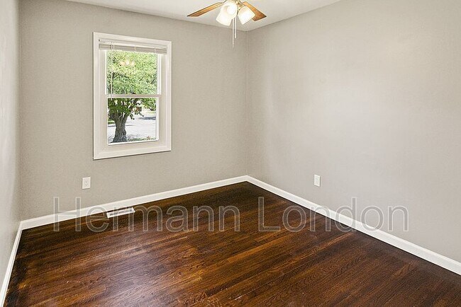 Building Photo - 2365 N Pointe Ln