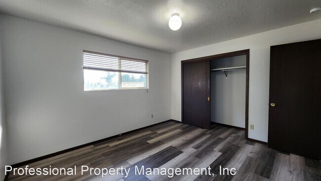 Building Photo - 3 br, 2 bath House - 224 Glacier Dr