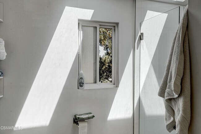 Building Photo - 4833 Dunman Ave