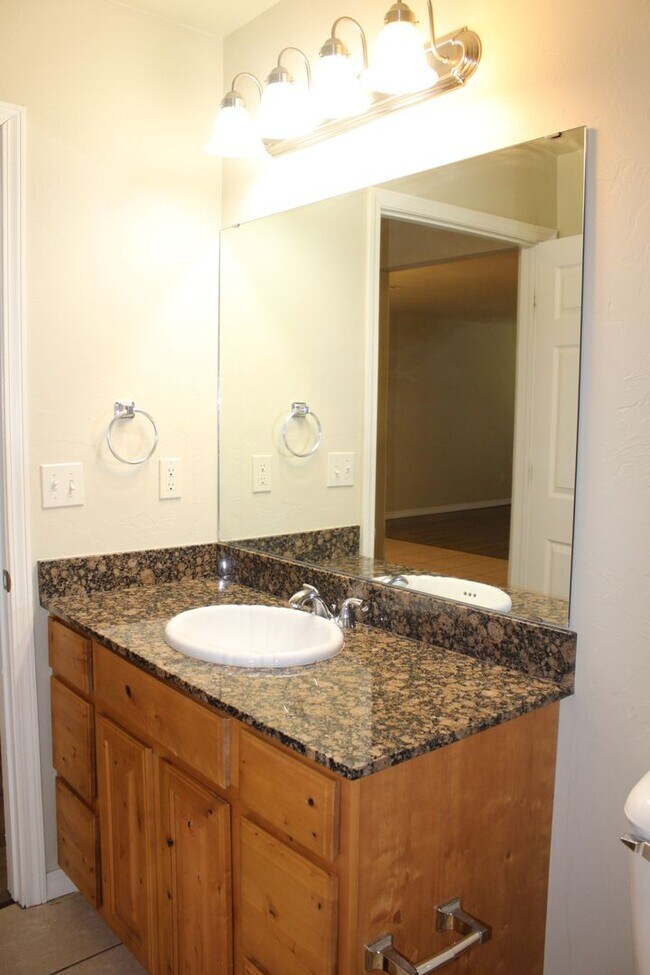 Building Photo - 8410 Cottage Park Dr
