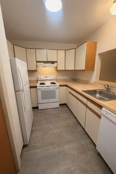 Building Photo - 31-33 Railroad St