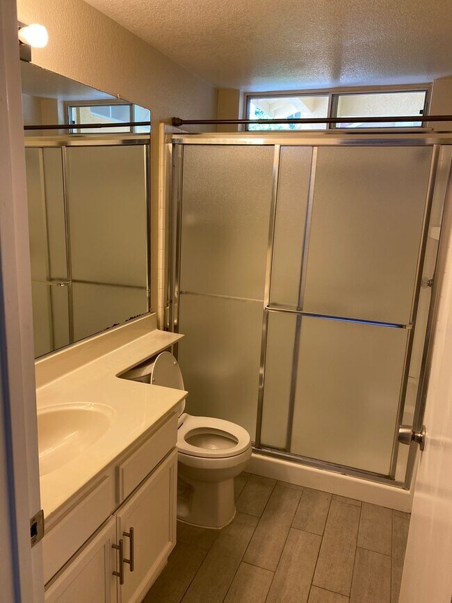 Building Photo - AVAILABLE NOW!! 4br 3ba