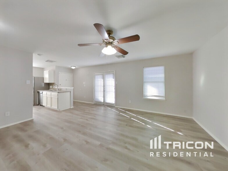 Building Photo - 22823 Sugar Bear Dr