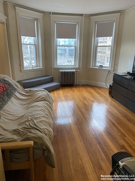 Building Photo - 235 Park Dr