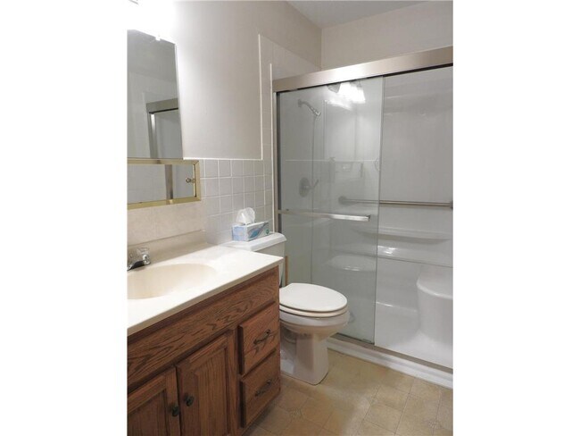 Building Photo - 724 6th St N