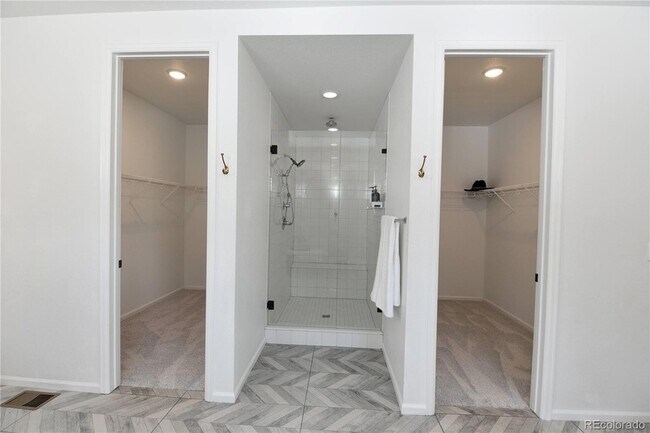 Building Photo - 5208 Silver Hare Ct