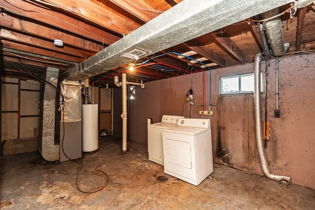 Building Photo - Lovely 3 Bedroom 1 Bathroom Home