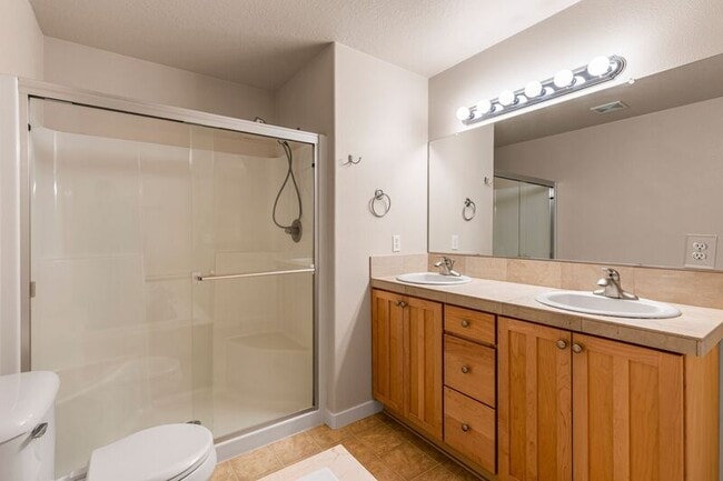 Building Photo - 929 SE Marion St