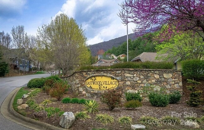 Building Photo - Asheville Condo Rental