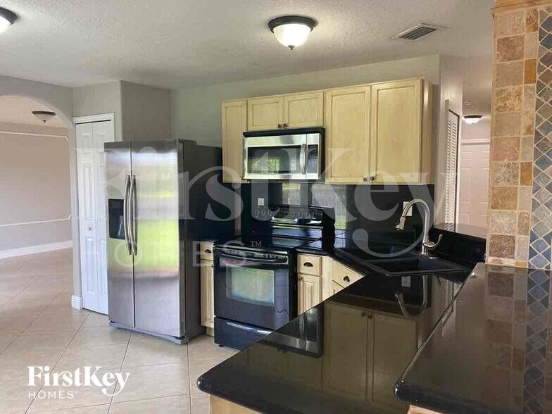 Building Photo - 16119 SW 61st Ln