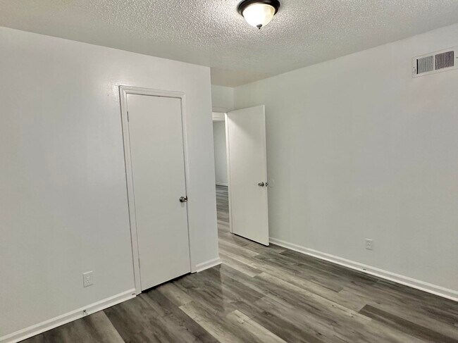 Building Photo - 4209 Camelot Ave