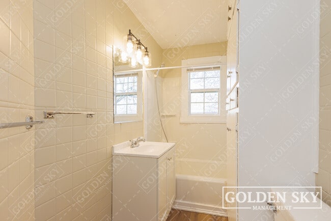 Building Photo - 4613 S Madison St