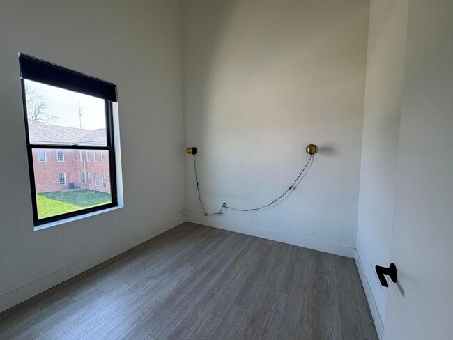 Building Photo - 973 E Broad St