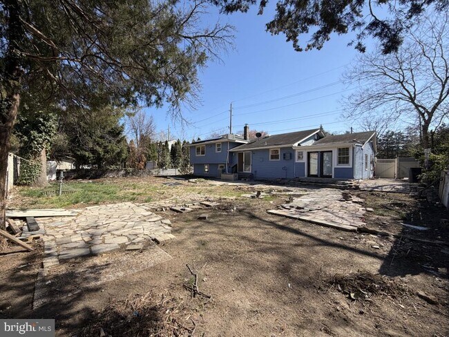 Building Photo - 322 W Nicholson Rd