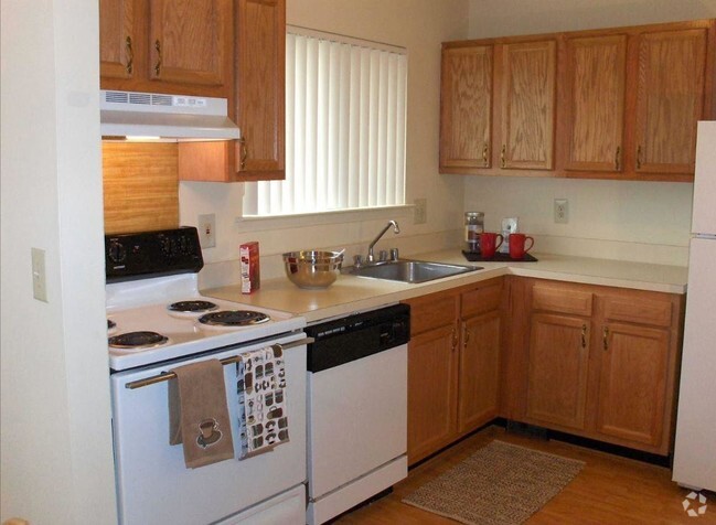 3 BR Kitchen - Turtle Creek Apartments