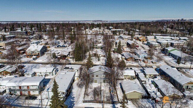 Building Photo - 2606 W 30th Ave