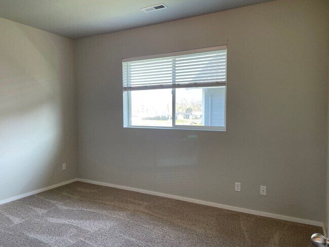 Building Photo - Newer-Very Nice 2 Bedroom 1 Bath Upstairs Noise Free Apartment****HALF OFF FIRST FULL MONTHS RENT...