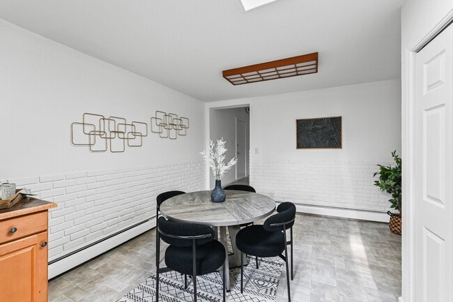 Building Photo - 1804 Simms St