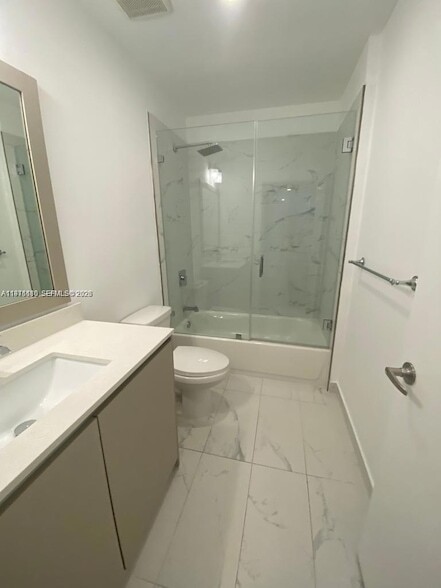 Building Photo - 2561 NE 193rd St