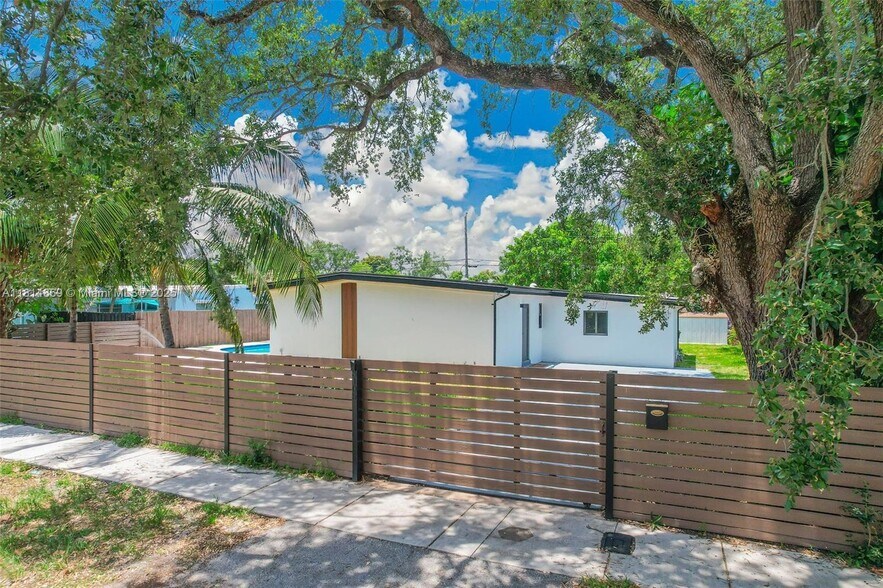 Primary Photo - 3105 SW 16th St