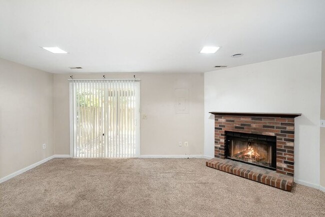 Building Photo - 10701 Houck Dr