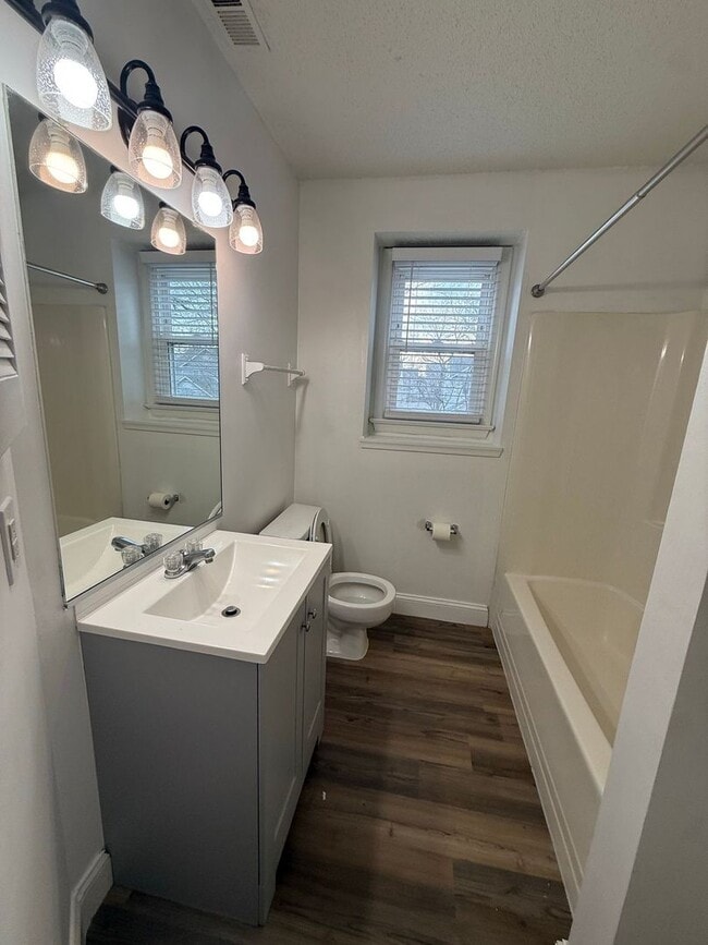 Building Photo - Elegant Residence in a Private Cul-de-Sac! "ASK ABOUT OUR ZERO DEPOSIT"