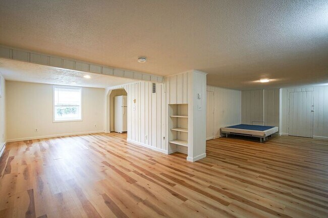 Building Photo - 2385 Westfield St