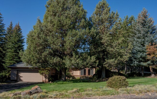 Building Photo - 2759 NW Champion Cir