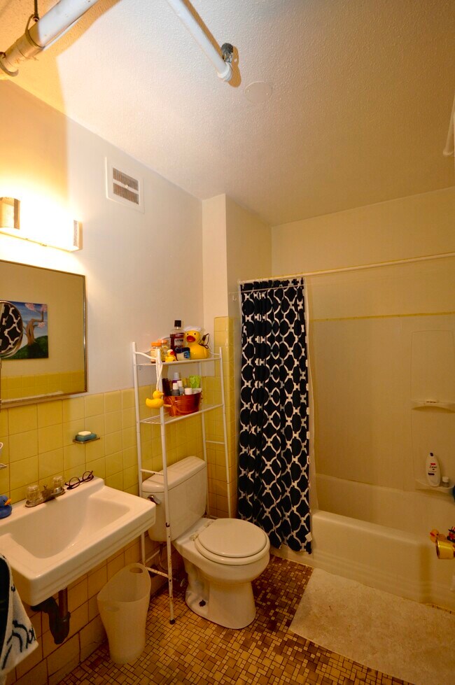 Building Photo - 186 Beacon St