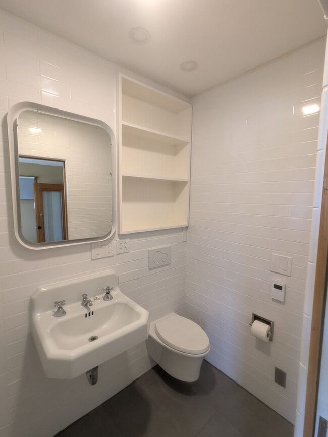Building Photo - Perfect Entertaining Home!