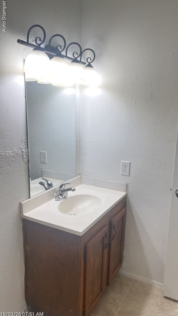 Building Photo - 609 Live Oak Dr