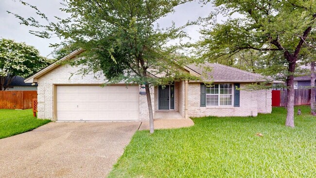 Building Photo - 701 Summerglen Dr