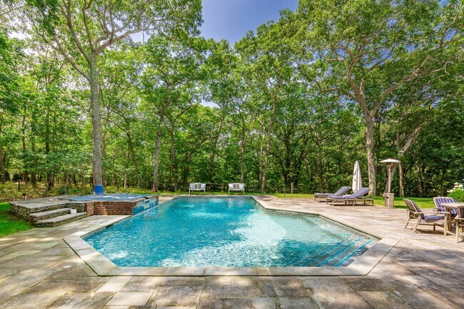Building Photo - 4 Beechwood Ct