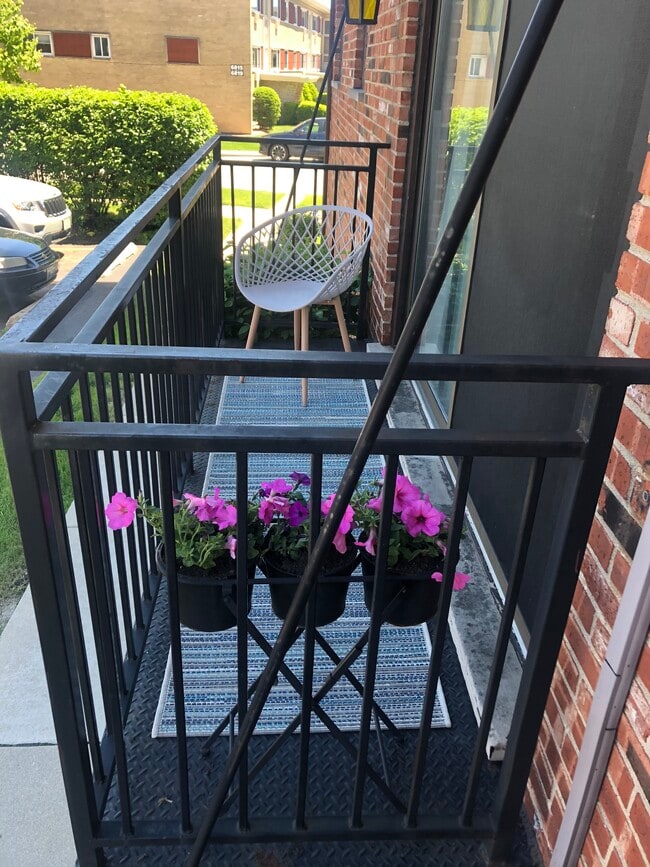 Building Photo - 6820 W Raven St