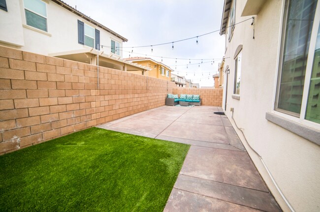 Building Photo - 5217 Clementine Ave.