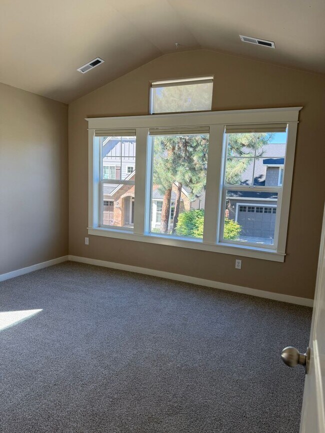 Building Photo - 61112 Snowbrush Dr