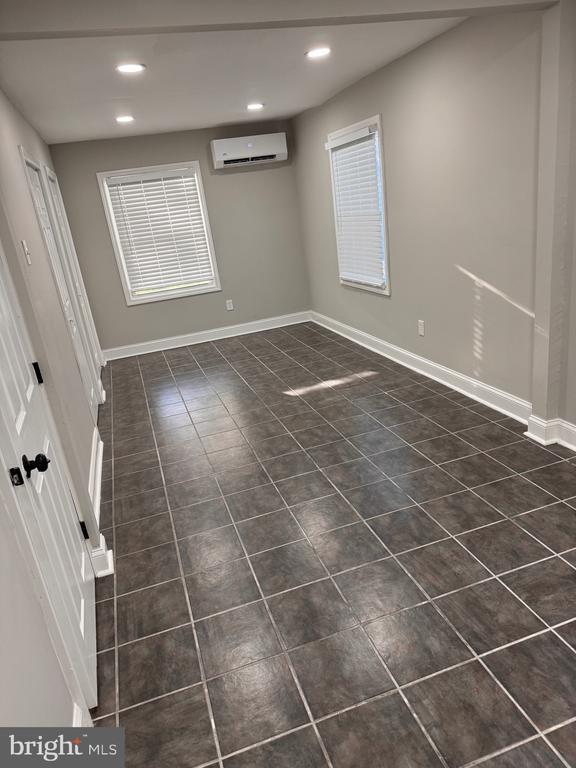 Building Photo - 129 Pheasant Ln