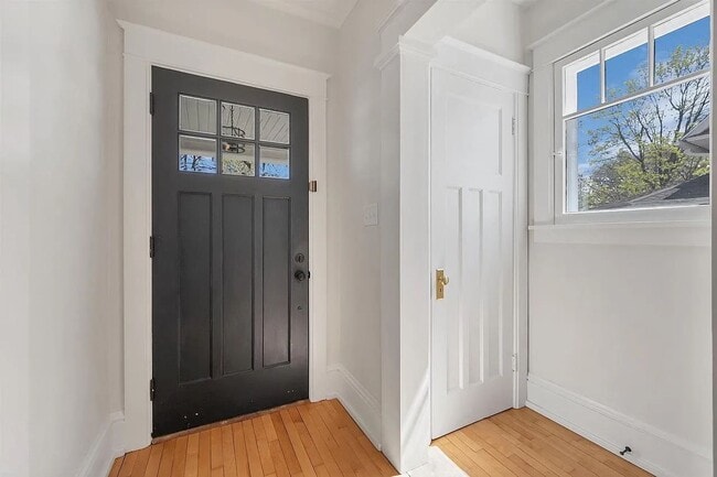 Building Photo - Charming Cape Cod Single Family